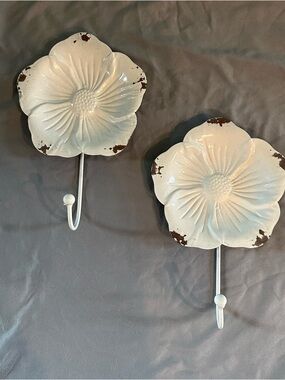 Wall Hangers - Flowers - White - Pack of 2